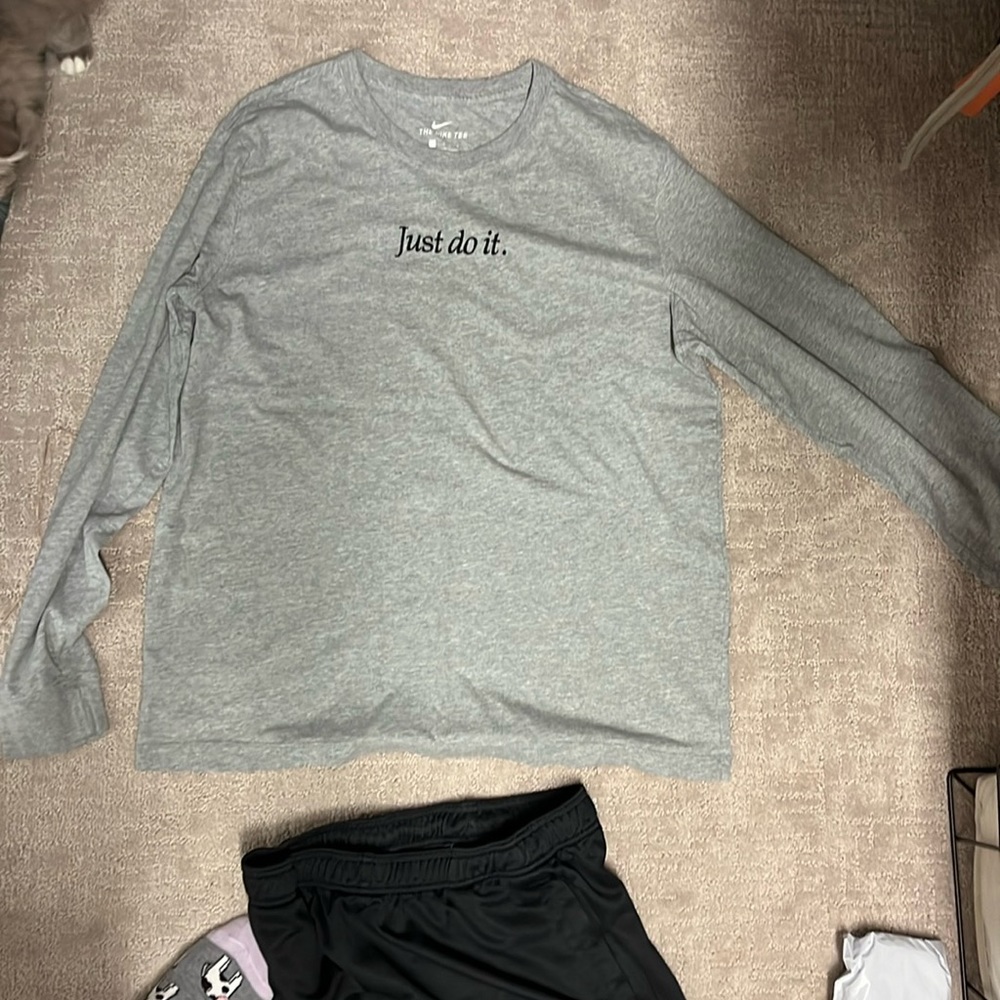 Men’s Nike long sleeve shirt